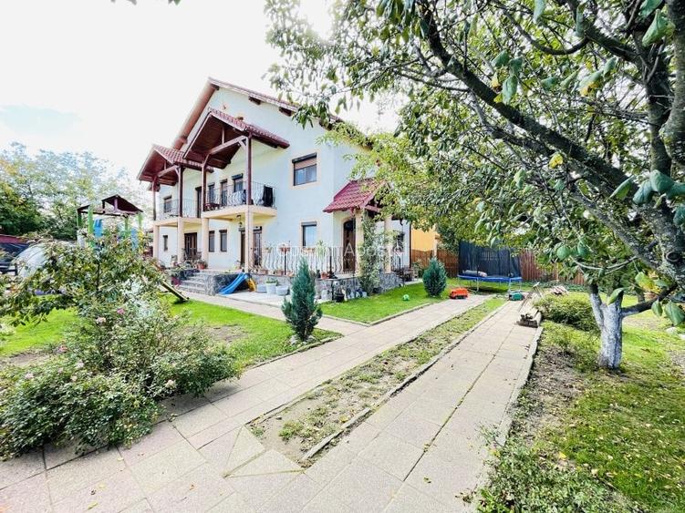 Duplex cu 8 camere în Bod