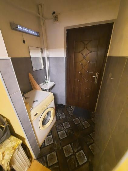 Garsoniera, etajul 3/4, zona Podu Ros - 3