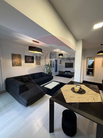 Apartament cu 4 camere de inchiriat in zona Ultracentral - 1