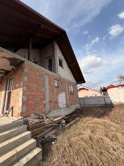 Casa la rosu de vanzare in Magura - 2