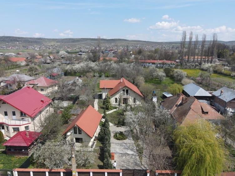 Vanzare vila noua & casa de la 1893 restaurata+ curte de 2.000 mp - 1