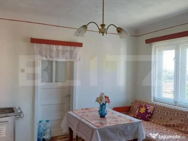Casa de vanzare, cu 3 camere, 85 mp, 151 mp teren, zona cent - 10