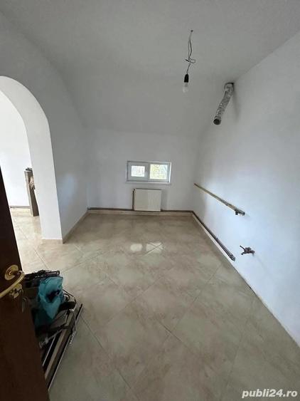 De vanzare casa in Roman, parter ?i etaj, teren 700 mp, 130.000 euro - 1