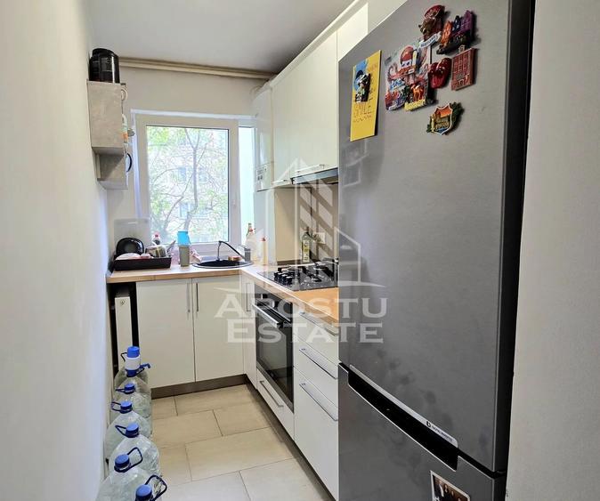 Apartament de vanzare cu 2 camere, etaj intermediar, zona Dacia - 9