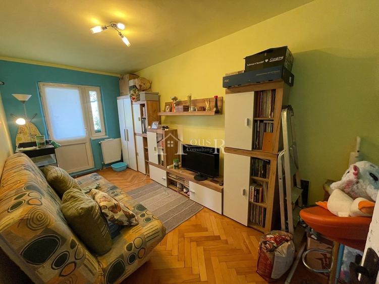 4 camere aproape de Spitalul Judetean. Etaj intermediar. Centrala proprie - 5