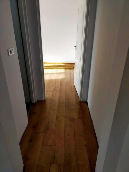Vand sau schimb apartament 2 camere etaj 3 , str. constructorilor Turda - 5
