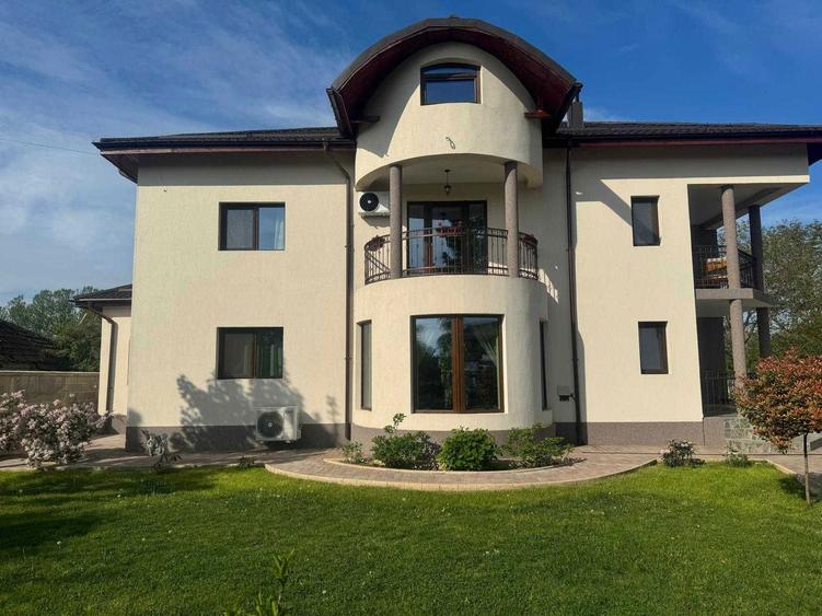 Vila P+E+M 350mp + casa de oaspeti situata la 11 km de Targoviste - 1