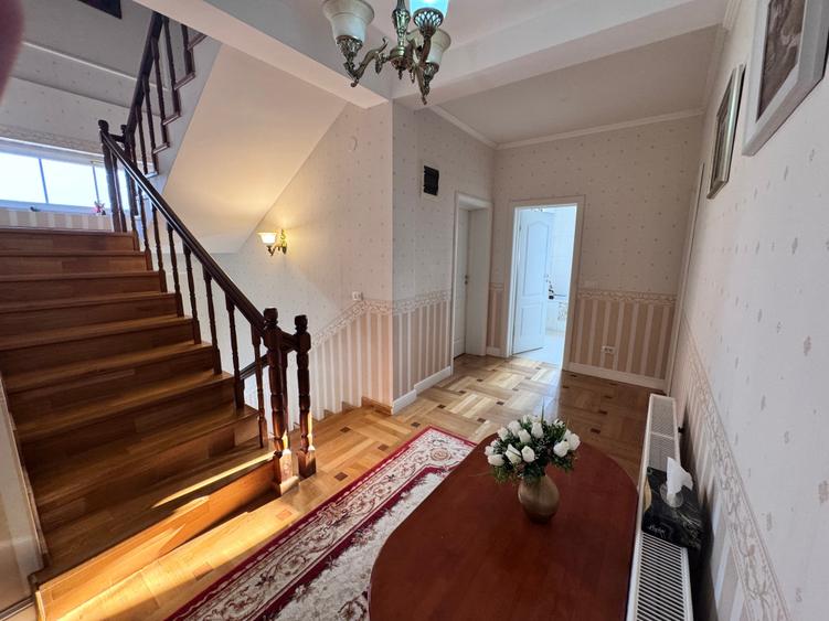 Casa deosebita sector 4 P+1+M. 6 cam.Util 418mp. Teren 1638mp - 37