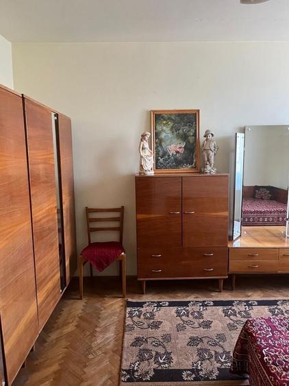 Apartament cu 3 camere semidecomandat în Est