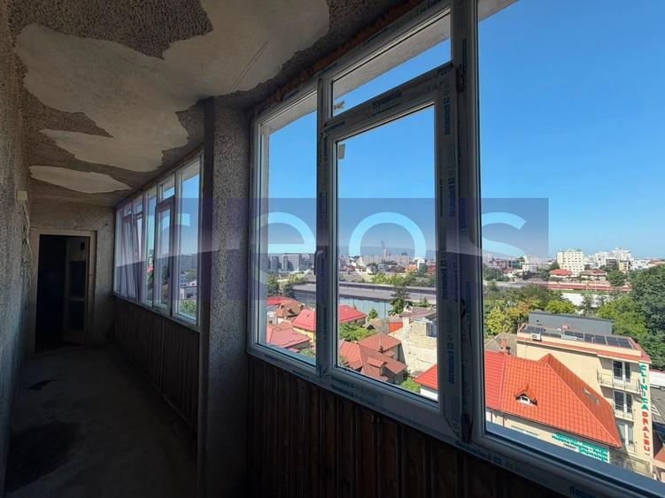 Apartament cu 3 camere decomandat în Barbu Văcărescu