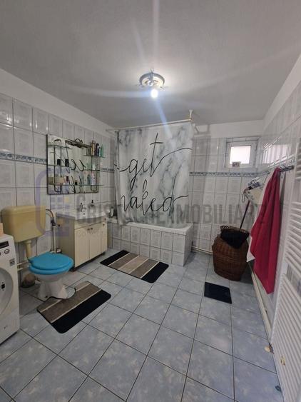 Casă individuală cu 5 camere cu Canalizare în Apărătorii Patriei