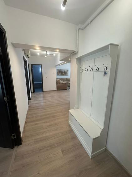 Apartament cu 4 camere decomandat, mobilat în Dacia