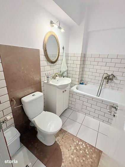 Apartament cu 4 camere decomandat în Titan