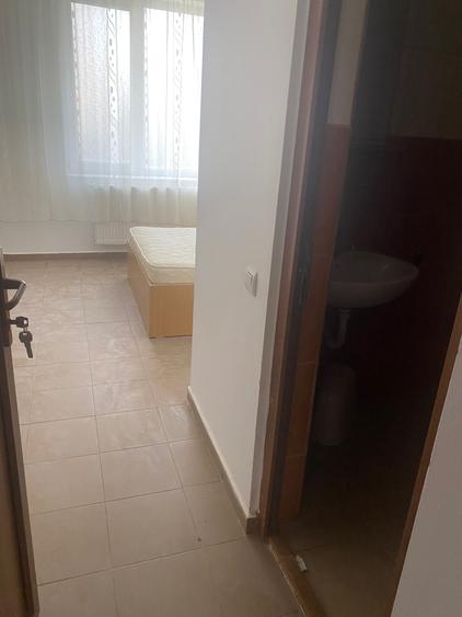 Casă cu 14 camere cu Canalizare în Central