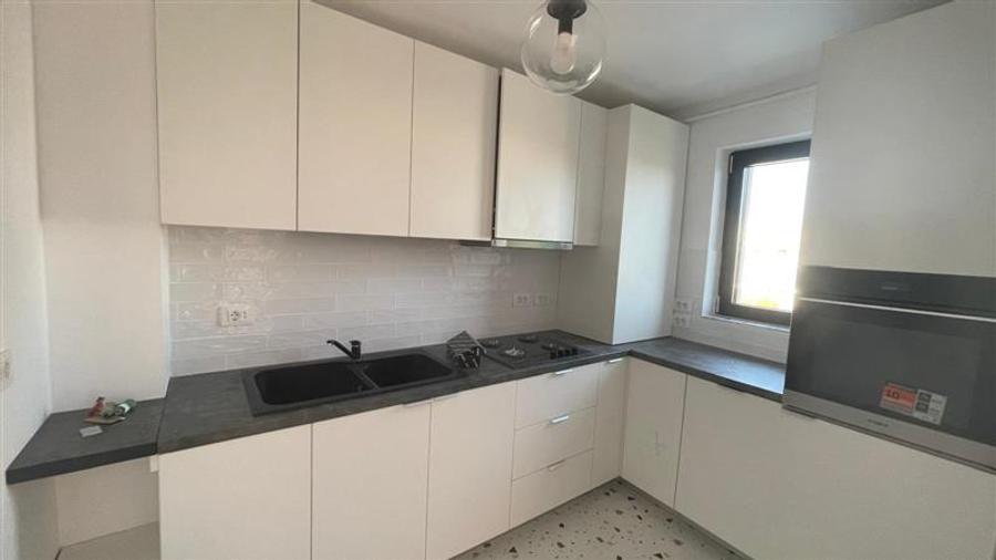 Apartament cu 3 camere semidecomandat în Pache Protopopescu