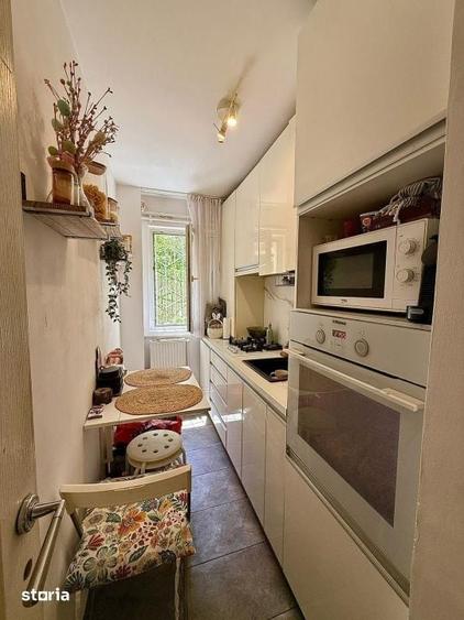 Apartament cu 3 camere decomandat în Craiovița Nouă