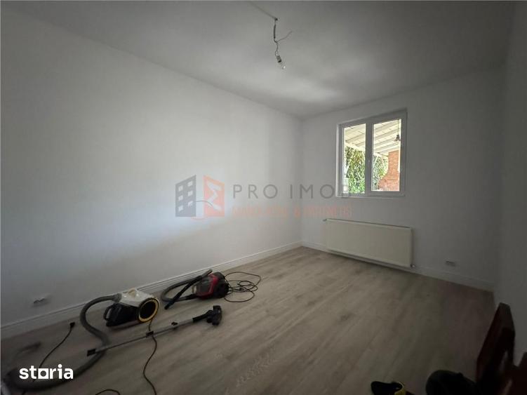Casă cu 6 camere decomandat cu Teren 702 Mp în Vadu Pașii
