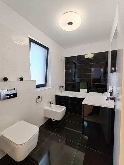 Duplex cu 4 camere cu Canalizare în Exterior Vest