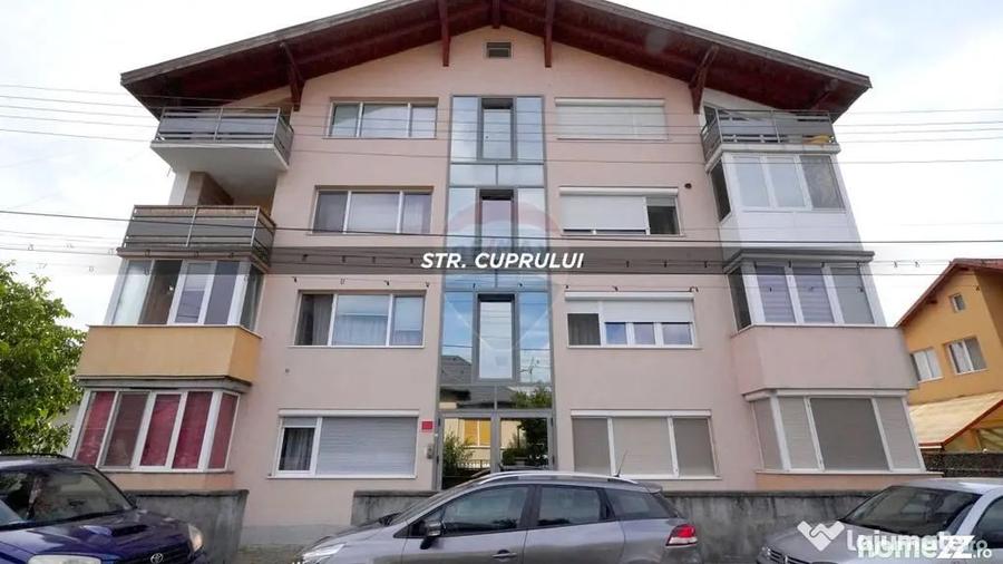 Apartament cu 3 camere decomandat în Central