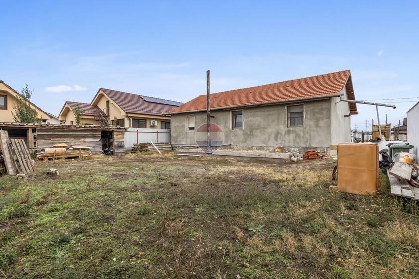 Casă individuală cu 3 camere cu Teren 491 Mp în Vladimirescu