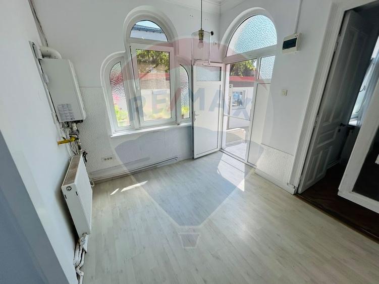 Casă individuală cu 3 camere cu Teren 160 Mp în Central