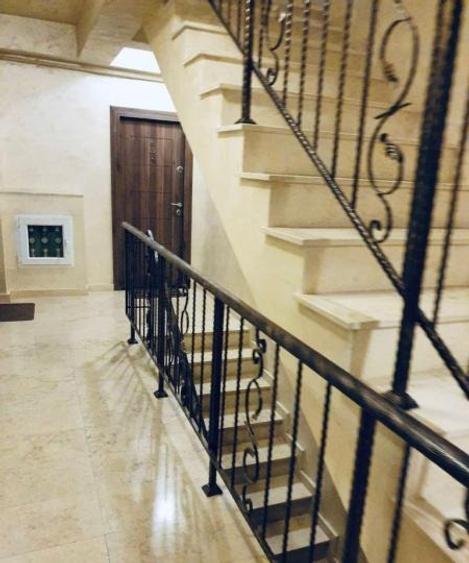 Apartament cu 4 camere semidecomandat în Bucureștii Noi