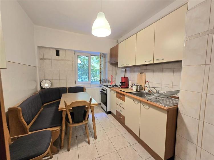 Apartament cu 4 camere decomandat în Doamna Ghica