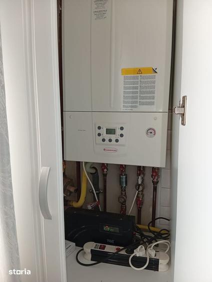 Apartament cu 3 camere semidecomandat în Central