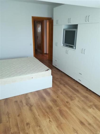 Apartament cu 3 camere decomandat în Ștefan cel Mare