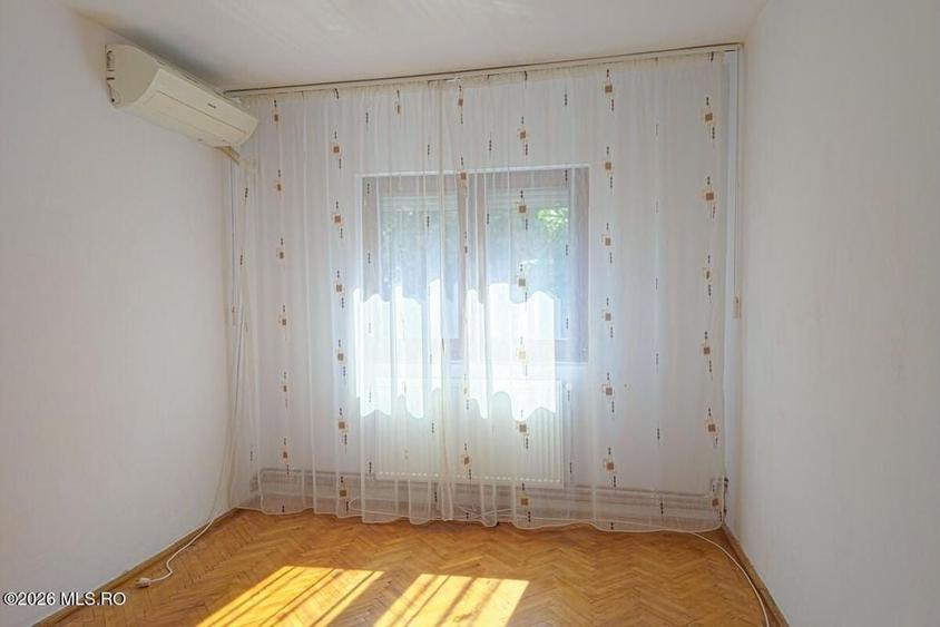 Apartament cu 3 camere decomandat în Soarelui