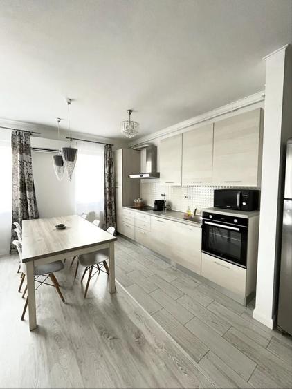 Apartament cu 3 camere decomandat în Florești