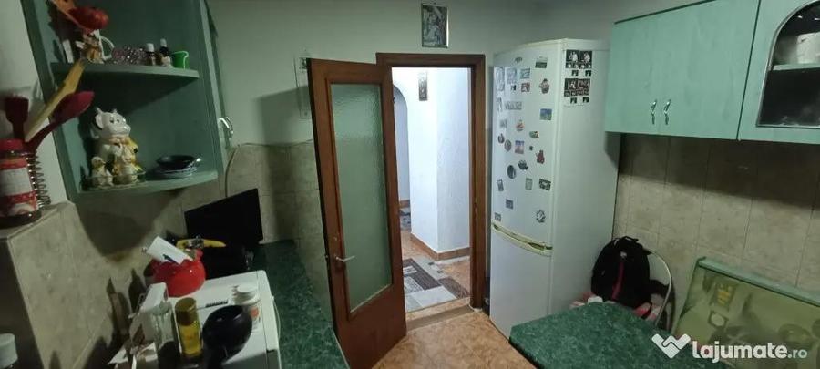 Apartament cu 3 camere decomandat în Obcini