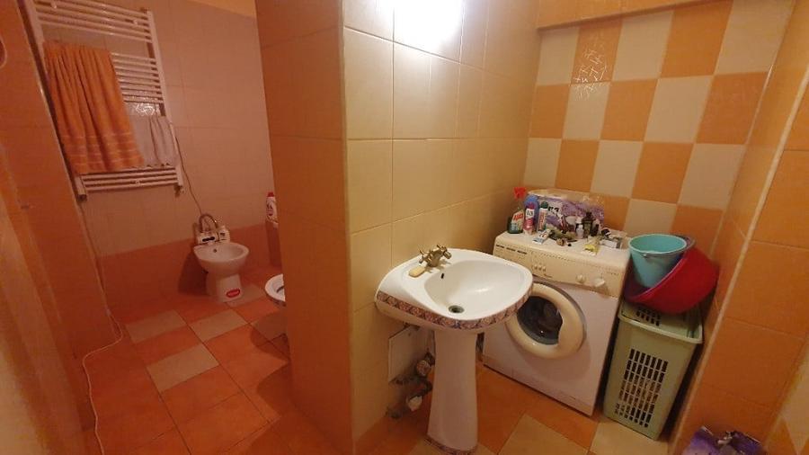 Apartament cu 4 camere semidecomandat în Aurel Vlaicu