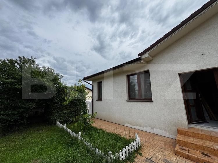 Duplex cu 3 camere cu Canalizare în Micești