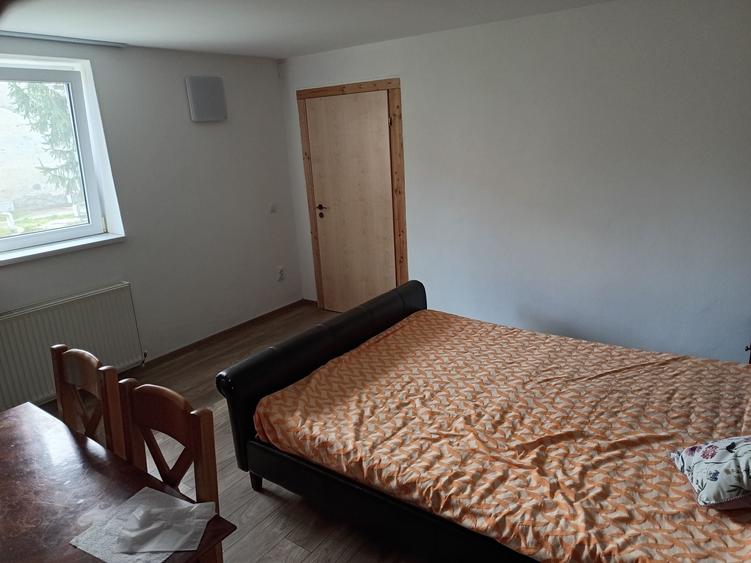 Casă cu 2 camere cu Teren 300 Mp în Central