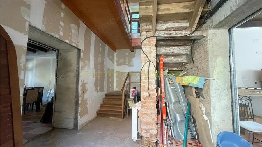 Casă cu 7 camere cu Teren 1016 Mp în Jimbor
