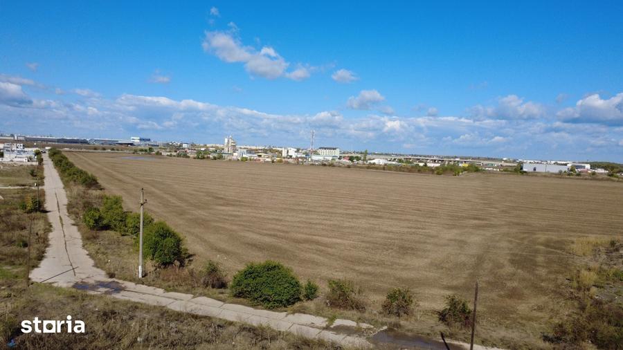 Teren de 33500 mp, în Central