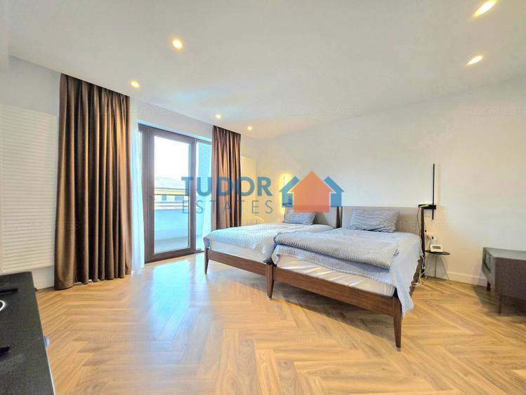 Duplex cu 9 camere cu Garaj în Pipera