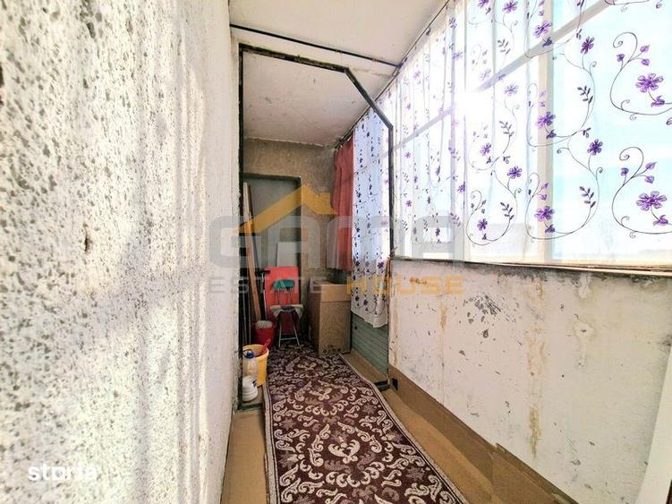 Apartament cu 3 camere decomandat în Polivalentă