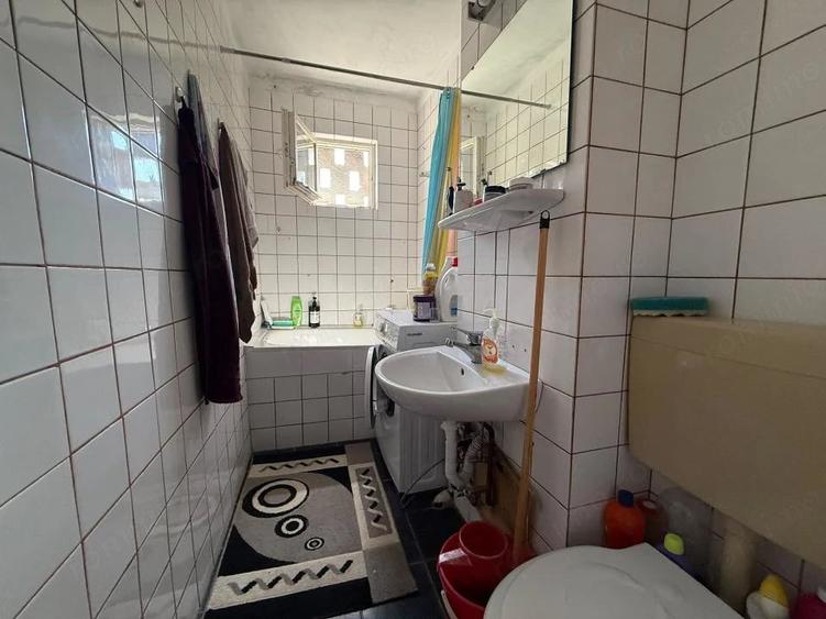 Apartament cu 3 camere semidecomandat în Cetății