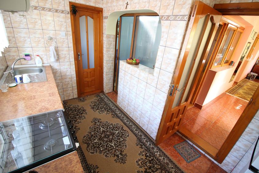 Casa 2 camere + 520 mp teren (gradina) str. Drumul Viilor - 11