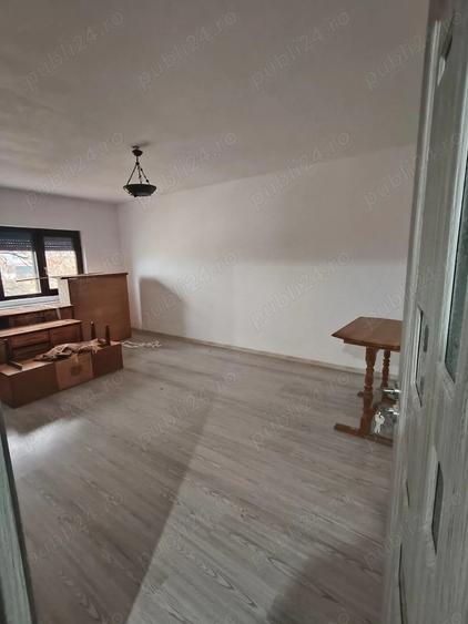 Vand apartament doua camere decomandat zona Milcov - 1