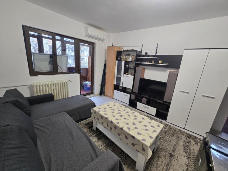 Apartament 3 camere, 2 băi cu geam, aproape de metrou Gorjului. Bloc din 1981 - 2