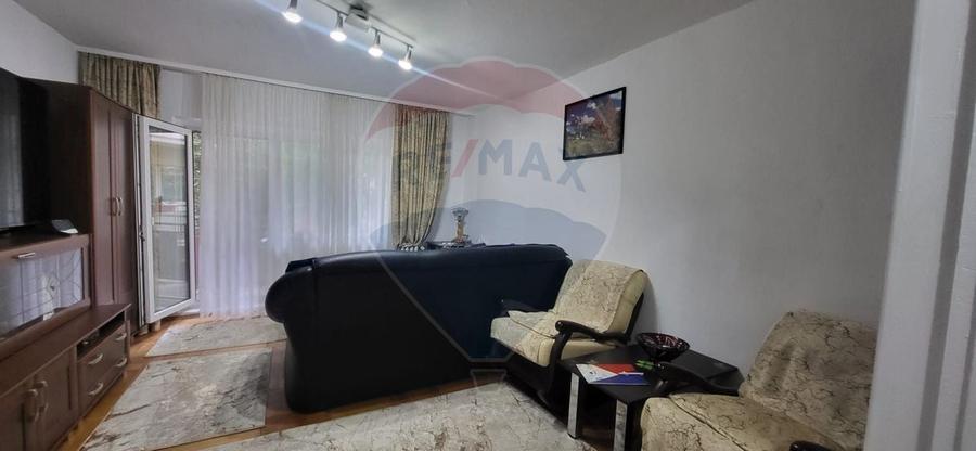 Vanzare ap 3 camere 2 bai etaj 1 complet decomandat  zona Miorita - 2