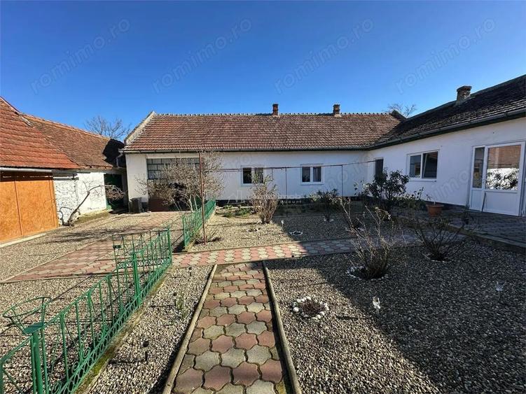 Casa Solida, pentru Familie extinsa, cu Gradina si Teren, Doclin - 14