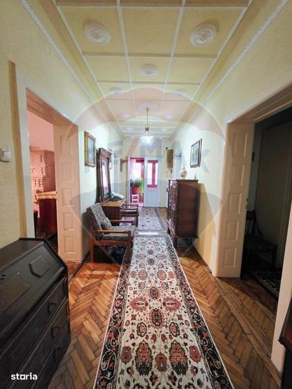 Casa cu 5 camere de vanzare in centrul orasului Talmaciu - 9