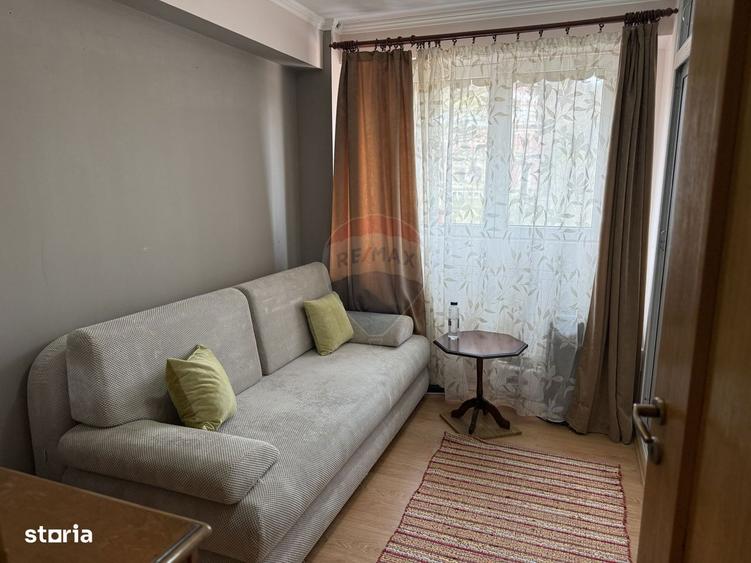 Apartament cu 3 camere de vanzare in Centrul orasului Campulung - 1