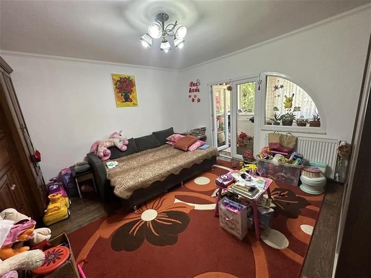 Decomandat cu 2 bai și 2 balcoane la etajul 2 lingă Generală 7 - 14