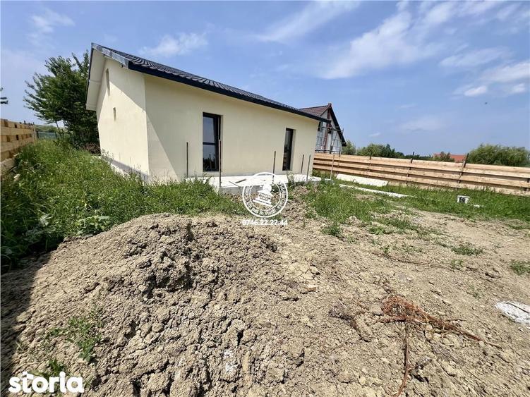 Case cu 3 camere si 500mp de teren in Voinesti - 4