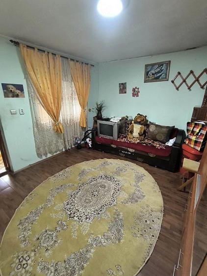 Casa batraneasca de vanzare Hu?i - 3